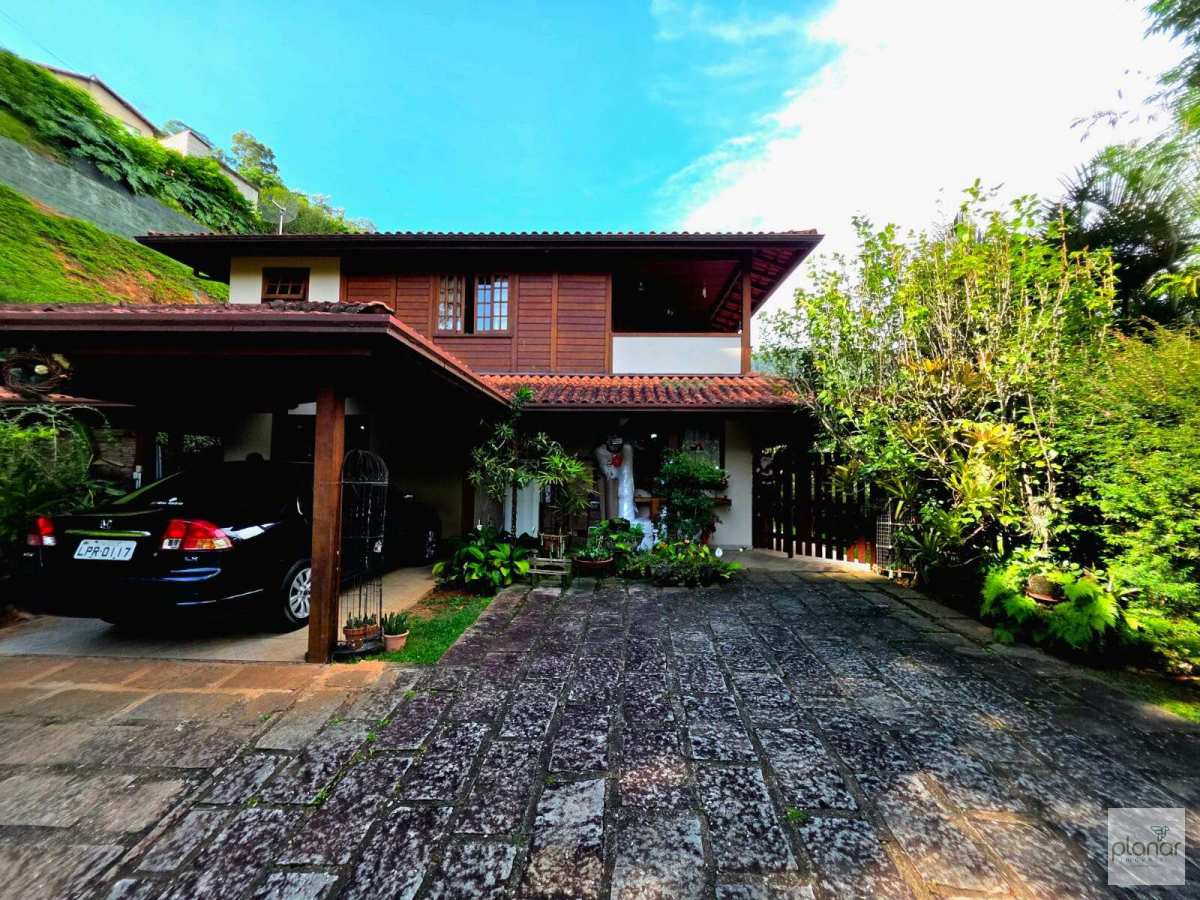Casa à venda com 4 quartos - Nogueira,Petrópolis