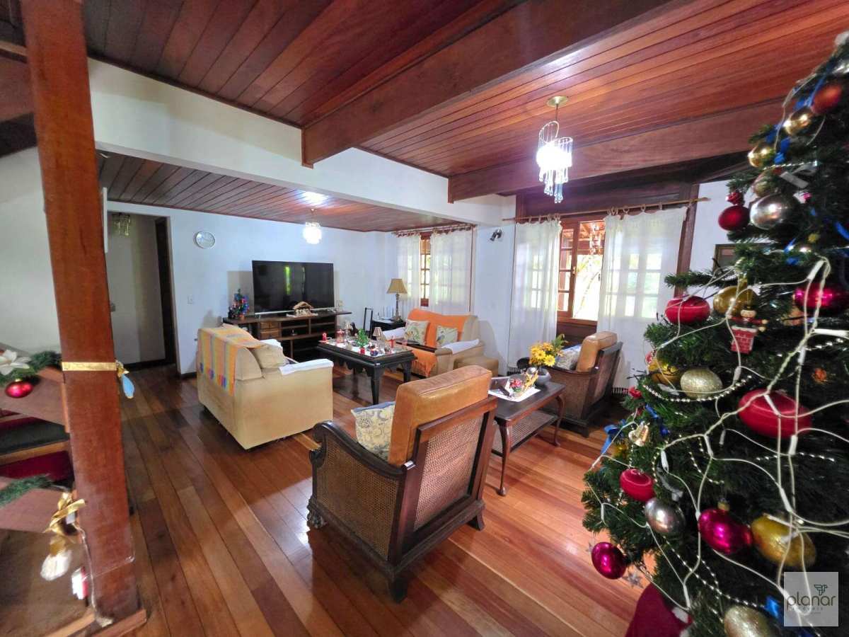 Casa à venda com 4 quartos - Nogueira,Petrópolis